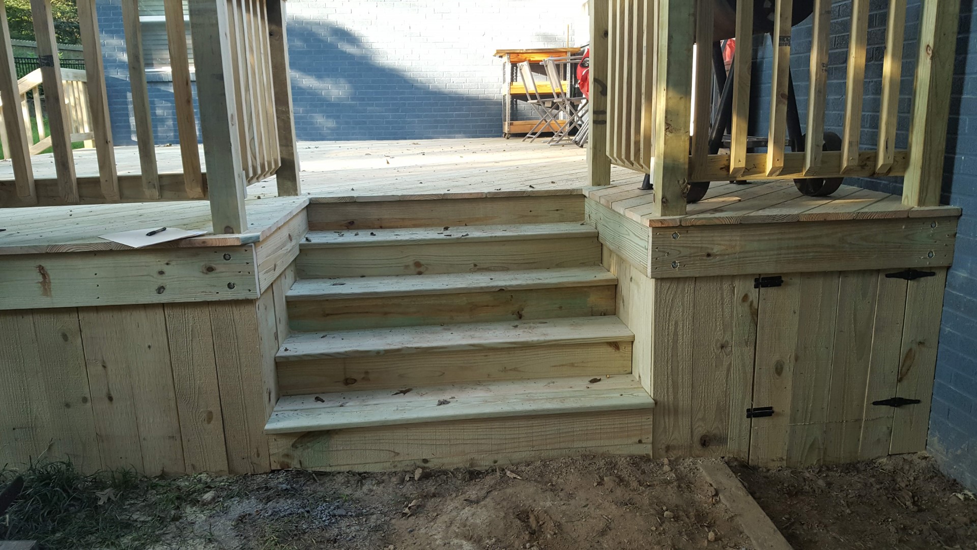 Steps that recess into the deck area